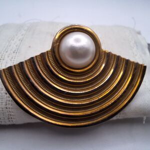 Vintage Faux Pearl Cabochon Five Ridged Half Circle Gold Tone Brooch Pin